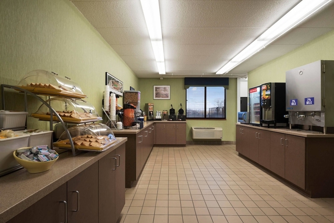 Imagen del bar/restaurante del Hotel Days By Wyndham University Ave Se. Foto 4