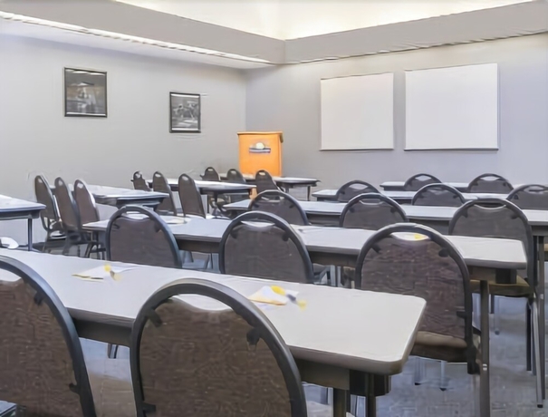 Imagen de los interiores del Hotel Days By Wyndham University Ave Se. Foto 17