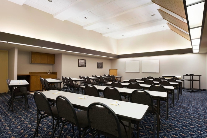 Imagen de los interiores del Hotel Days By Wyndham University Ave Se. Foto 18