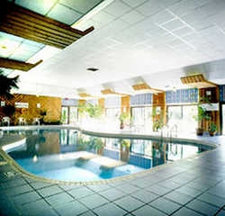 Imagen de la piscina del Hotel Days Hotel & Conference Center Toronto Don Valley. Foto 10