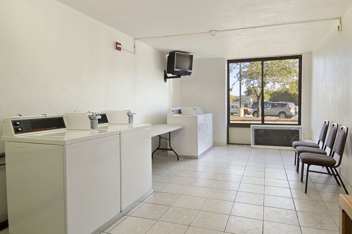 Imagen de los interiores del Hotel Days Hotel by Wyndham Oakland Airport-Coliseum. Foto 8