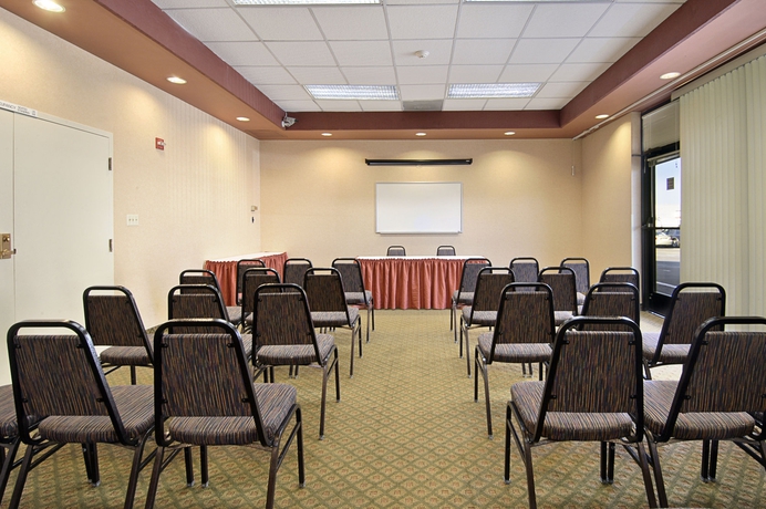Imagen de los interiores del Hotel Days Hotel by Wyndham Oakland Airport-Coliseum. Foto 9