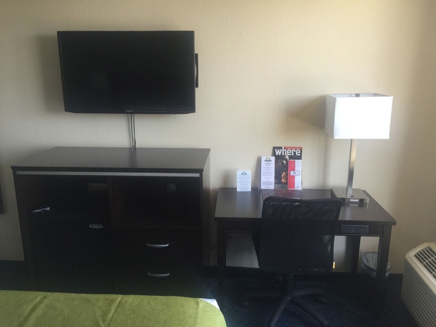 Imagen de la habitación del Hotel Days Hotel by Wyndham Oakland Airport-Coliseum. Foto 5