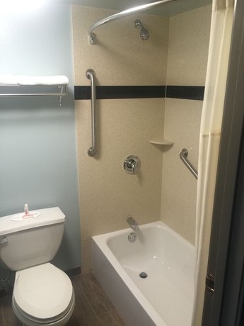 Imagen de la habitación del Hotel Days Hotel by Wyndham Oakland Airport-Coliseum. Foto 6