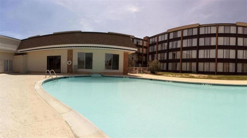Imagen de la piscina del Hotel Days Hotel by Wyndham Williamsburg I-64. Foto 15