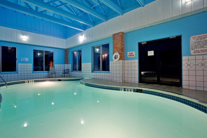 Imagen de la piscina del Hotel Days Hotel by Wyndham Williamsburg I-64. Foto 16