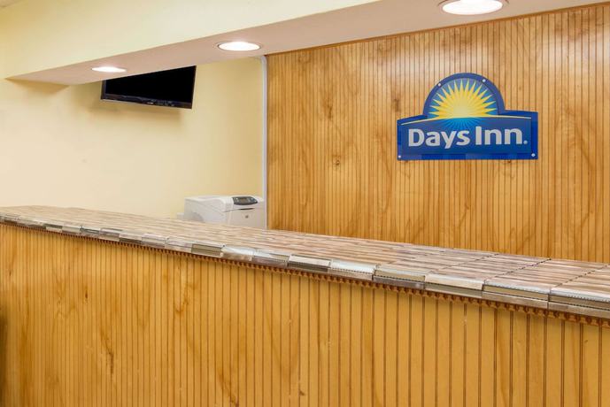 Imagen de los interiores del Hotel Days Inn And Suites By Wyndham Dayton North. Foto 14
