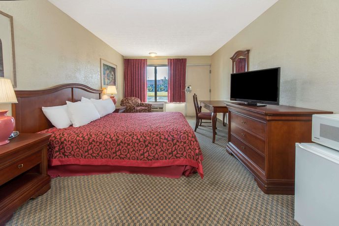 Imagen de la habitación del Hotel Days Inn And Suites By Wyndham Dayton North. Foto 6