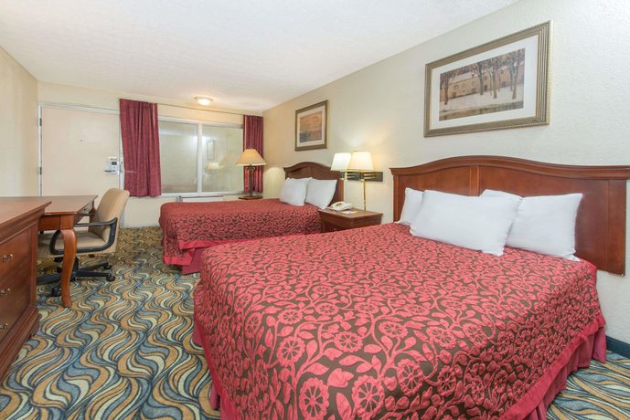 Imagen de la habitación del Hotel Days Inn And Suites By Wyndham Dayton North. Foto 10
