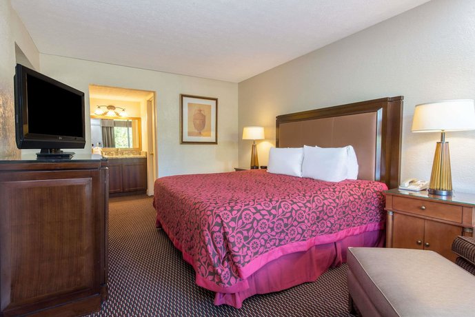 Imagen de la habitación del Hotel Days Inn And Suites By Wyndham Dayton North. Foto 12