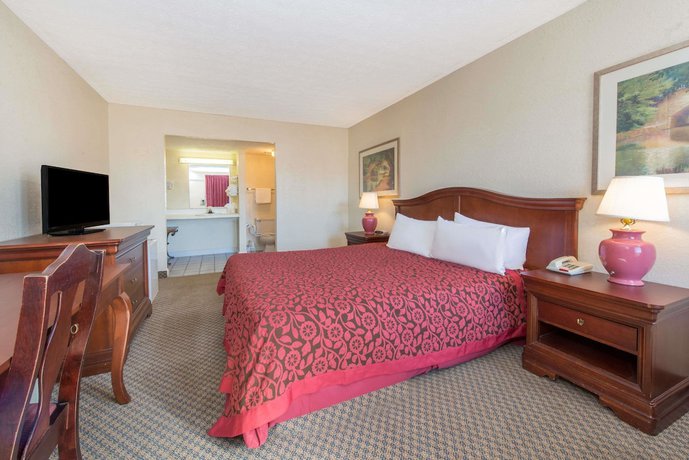 Imagen de la habitación del Hotel Days Inn And Suites By Wyndham Dayton North. Foto 13