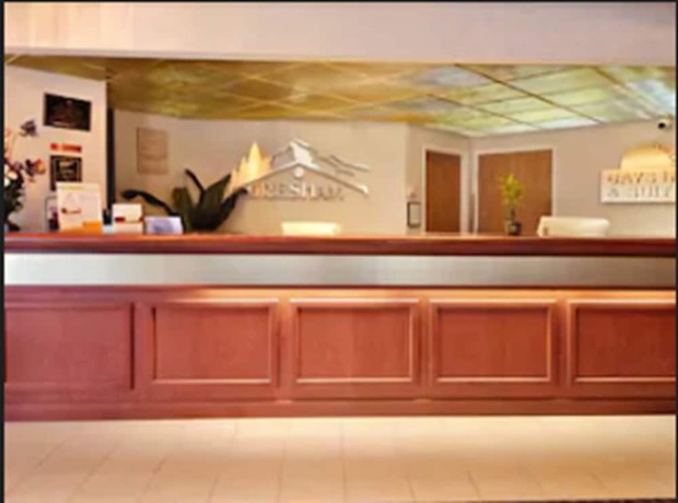 Imagen de los interiores del Hotel Days Inn And Suites By Wyndham Gresham. Foto 15