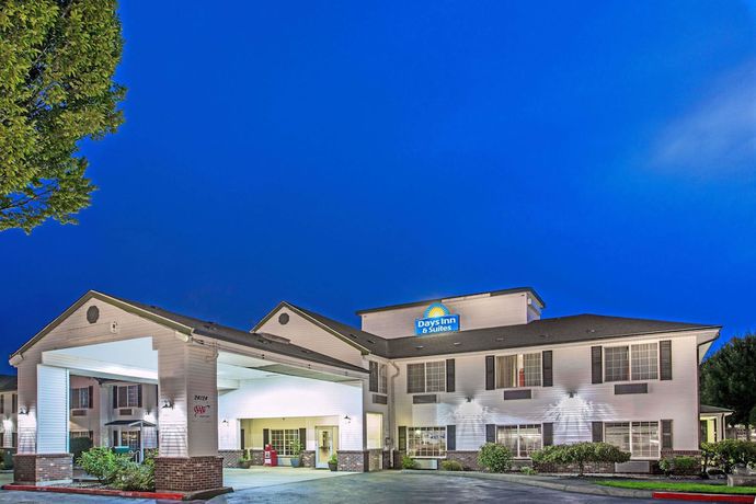 Imagen general del Hotel Days Inn And Suites By Wyndham Gresham. Foto 1