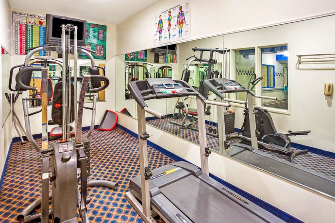 Imagen de los interiores del Hotel Days Inn And Suites By Wyndham Gresham. Foto 18