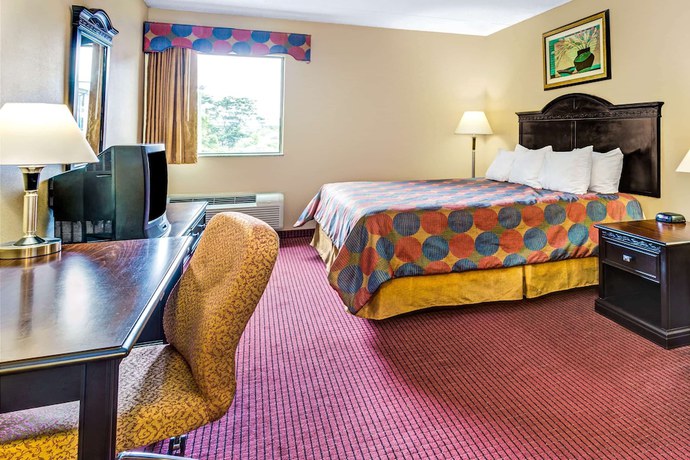 Imagen de la habitación del Hotel Days Inn And Suites By Wyndham Jeffersonville In. Foto 2