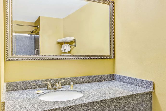 Imagen de la habitación del Hotel Days Inn And Suites By Wyndham Jeffersonville In. Foto 5