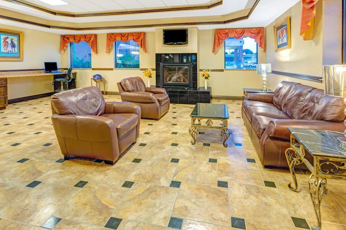 Imagen de los interiores del Hotel Days Inn And Suites By Wyndham Jeffersonville In. Foto 11