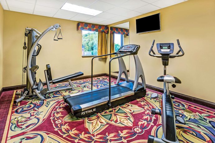 Imagen de los interiores del Hotel Days Inn And Suites By Wyndham Jeffersonville In. Foto 13