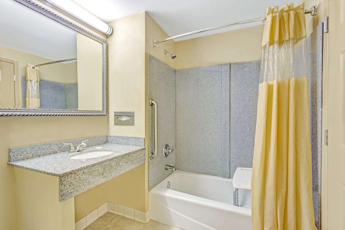 Imagen de la habitación del Hotel Days Inn And Suites By Wyndham Jeffersonville In. Foto 8