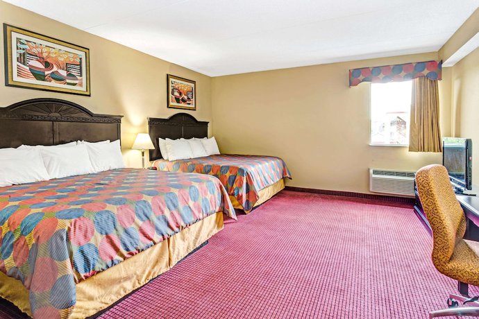 Imagen de la habitación del Hotel Days Inn And Suites By Wyndham Jeffersonville In. Foto 9