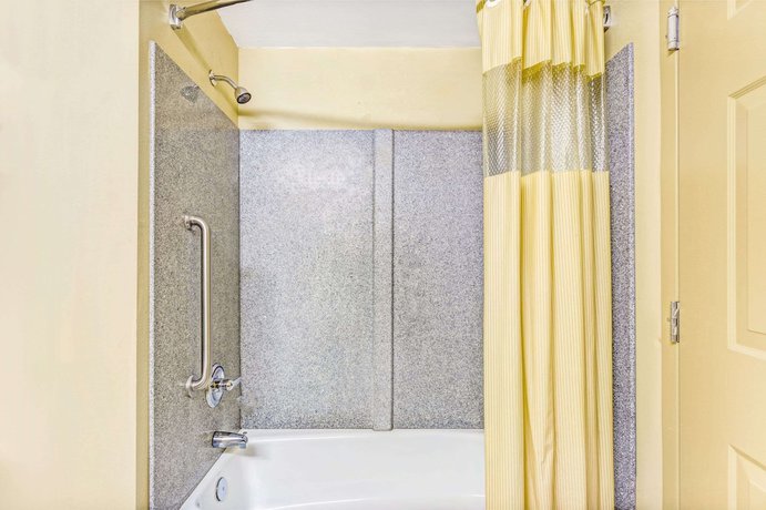 Imagen de la habitación del Hotel Days Inn And Suites By Wyndham Jeffersonville In. Foto 10