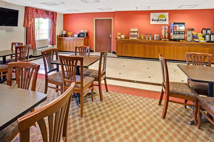 Imagen de los interiores del Hotel Days Inn And Suites By Wyndham Laurel Near Fort Meade. Foto 11