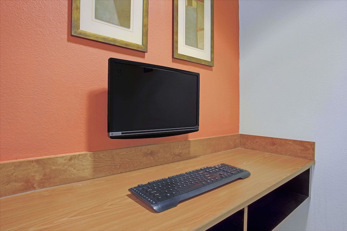 Imagen de los interiores del Hotel Days Inn And Suites By Wyndham Laurel Near Fort Meade. Foto 14