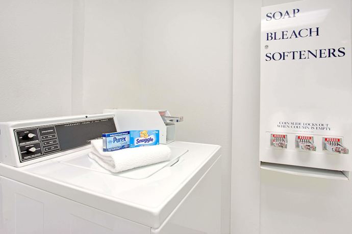 Imagen de los interiores del Hotel Days Inn And Suites By Wyndham Laurel Near Fort Meade. Foto 16