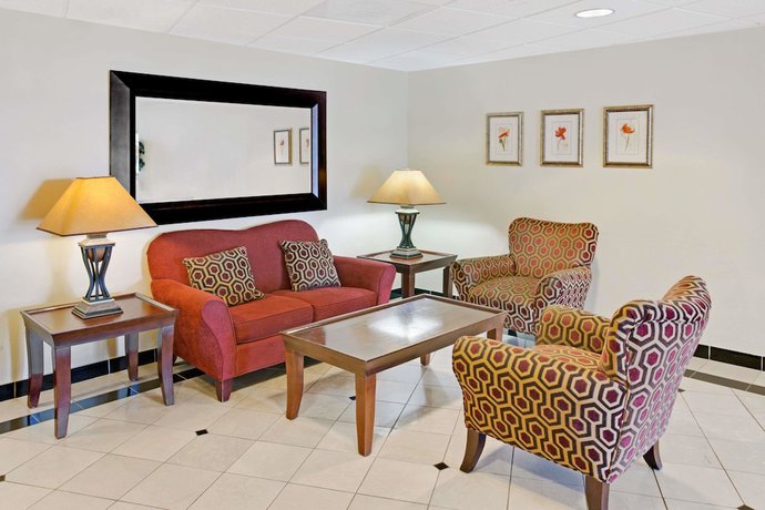 Imagen de los interiores del Hotel Days Inn And Suites By Wyndham Laurel Near Fort Meade. Foto 17