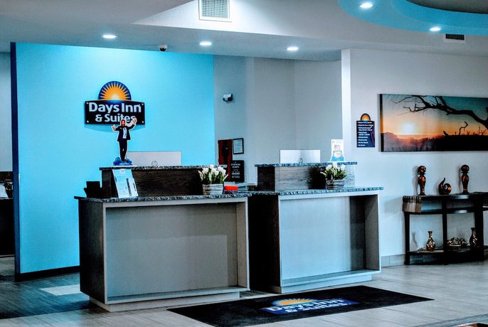 Imagen de los interiores del Hotel Days Inn And Suites By Wyndham Lubbock Medical Center. Foto 14