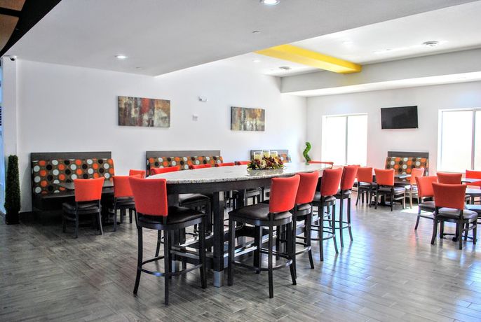 Imagen del bar/restaurante del Hotel Days Inn And Suites By Wyndham Lubbock Medical Center. Foto 3