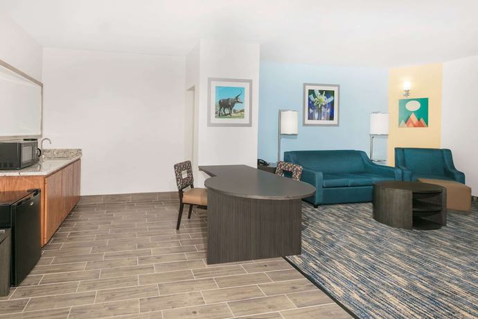 Imagen de la habitación del Hotel Days Inn And Suites By Wyndham Lubbock Medical Center. Foto 11