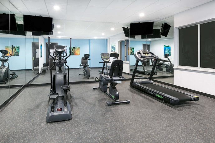 Imagen de los interiores del Hotel Days Inn And Suites By Wyndham Lubbock Medical Center. Foto 19