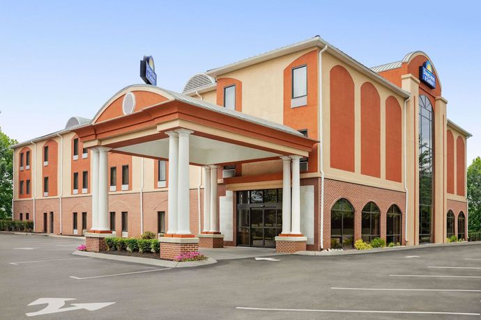 Imagen general del Hotel Days Inn And Suites By Wyndham Murfreesboro. Foto 2