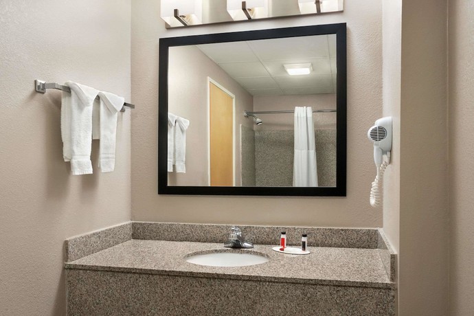 Imagen de la habitación del Hotel Days Inn And Suites By Wyndham Murfreesboro. Foto 12