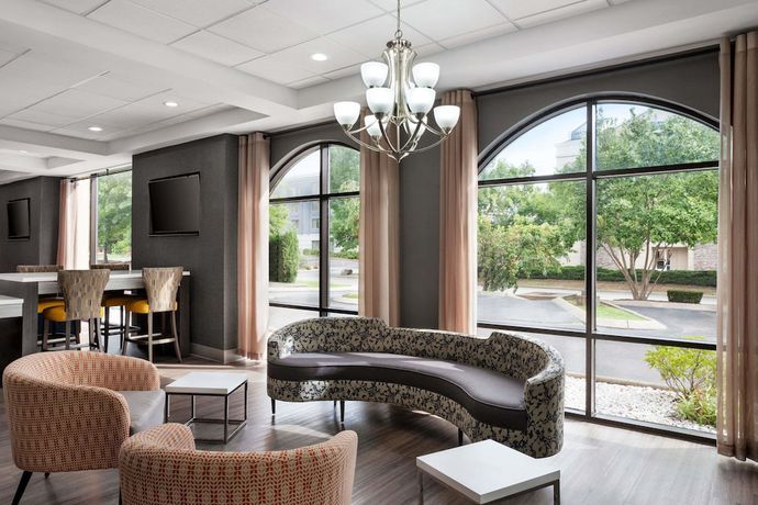 Imagen de los interiores del Hotel Days Inn And Suites By Wyndham Murfreesboro. Foto 16