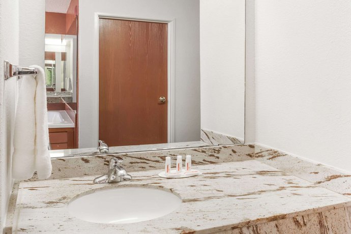 Imagen de la habitación del Hotel Days Inn And Suites By Wyndham New Iberia. Foto 4