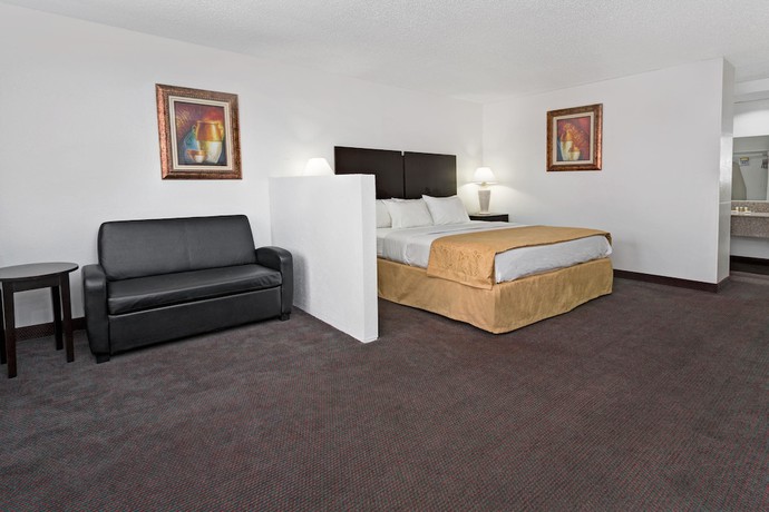 Imagen de la habitación del Hotel Days Inn And Suites By Wyndham Santa Rosa. Foto 4