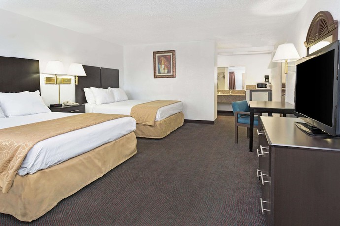 Imagen de la habitación del Hotel Days Inn And Suites By Wyndham Santa Rosa. Foto 5