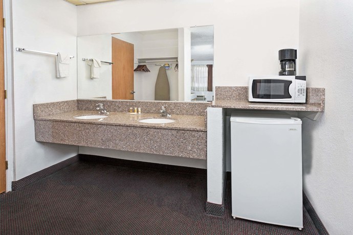 Imagen de la habitación del Hotel Days Inn And Suites By Wyndham Santa Rosa. Foto 8