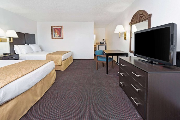 Imagen de la habitación del Hotel Days Inn And Suites By Wyndham Santa Rosa. Foto 10