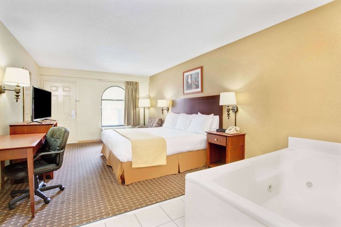 Imagen de la habitación del Hotel Days Inn And Suites By Wyndham Stockbridge South Atlanta. Foto 3