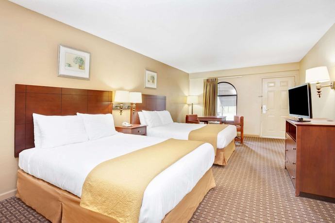 Imagen de la habitación del Hotel Days Inn And Suites By Wyndham Stockbridge South Atlanta. Foto 6