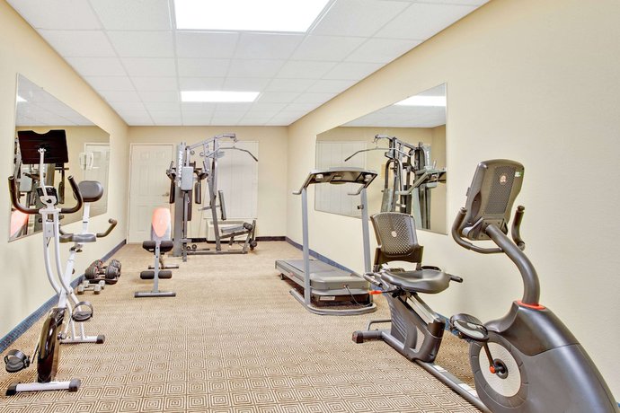 Imagen de los interiores del Hotel Days Inn And Suites By Wyndham Stockbridge South Atlanta. Foto 13