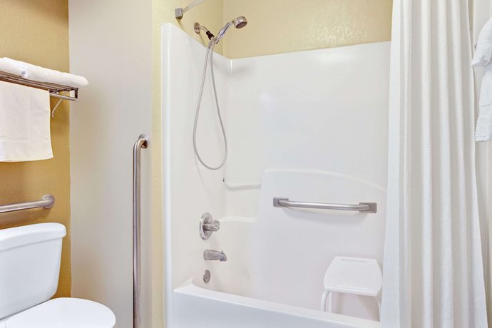 Imagen de la habitación del Hotel Days Inn And Suites By Wyndham Stockbridge South Atlanta. Foto 7