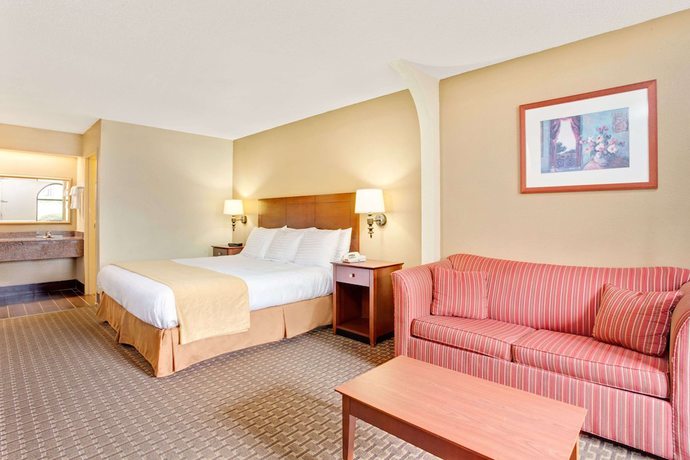 Imagen de la habitación del Hotel Days Inn And Suites By Wyndham Stockbridge South Atlanta. Foto 11