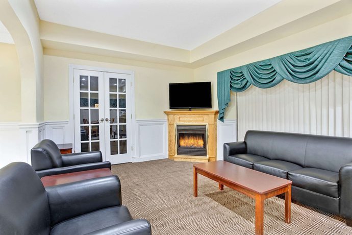 Imagen de los interiores del Hotel Days Inn And Suites By Wyndham Stockbridge South Atlanta. Foto 14