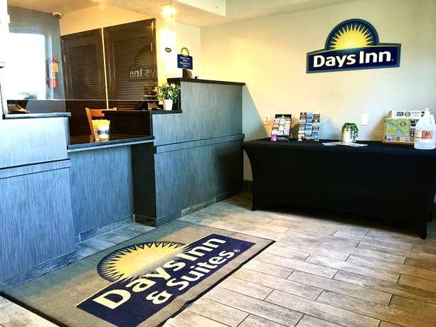 Imagen de los interiores del Hotel Days Inn And Suites By Wyndham Traverse City. Foto 17