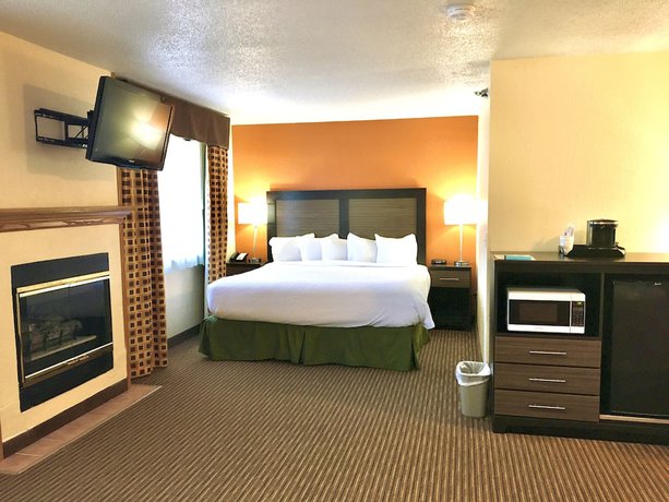 Imagen de la habitación del Hotel Days Inn And Suites By Wyndham Traverse City. Foto 13