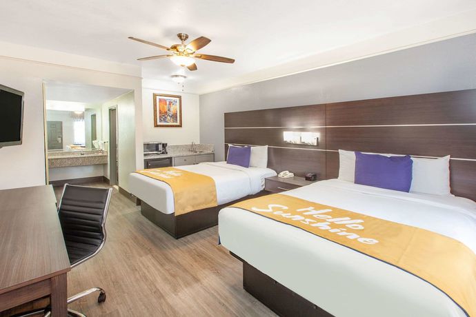 Imagen de la habitación del Hotel Days Inn And Suites By Wyndham Webster Nasa-clearlake-houston. Foto 5